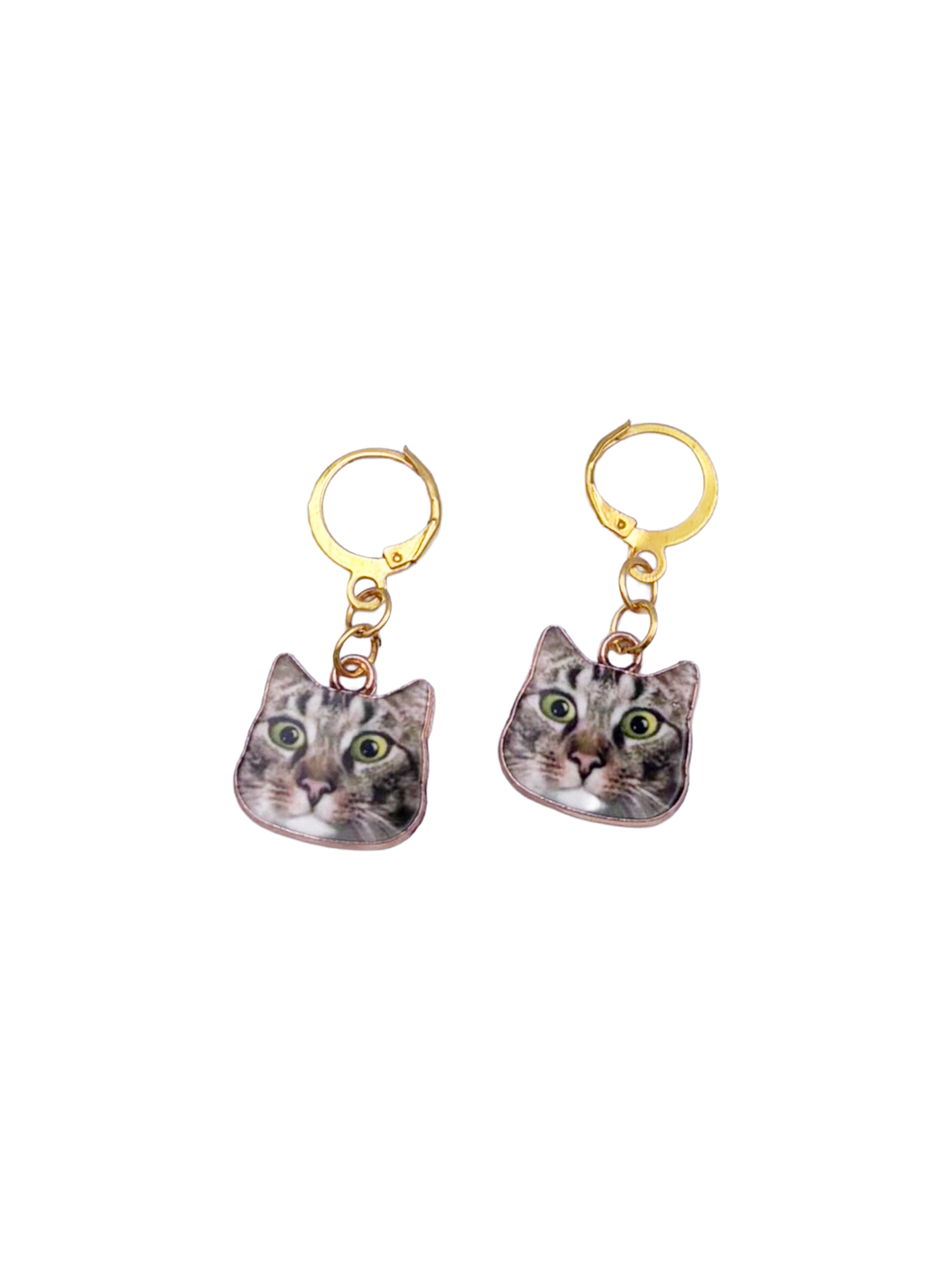Tabby Cat Face Drop Earrings – Gold tone Lever back