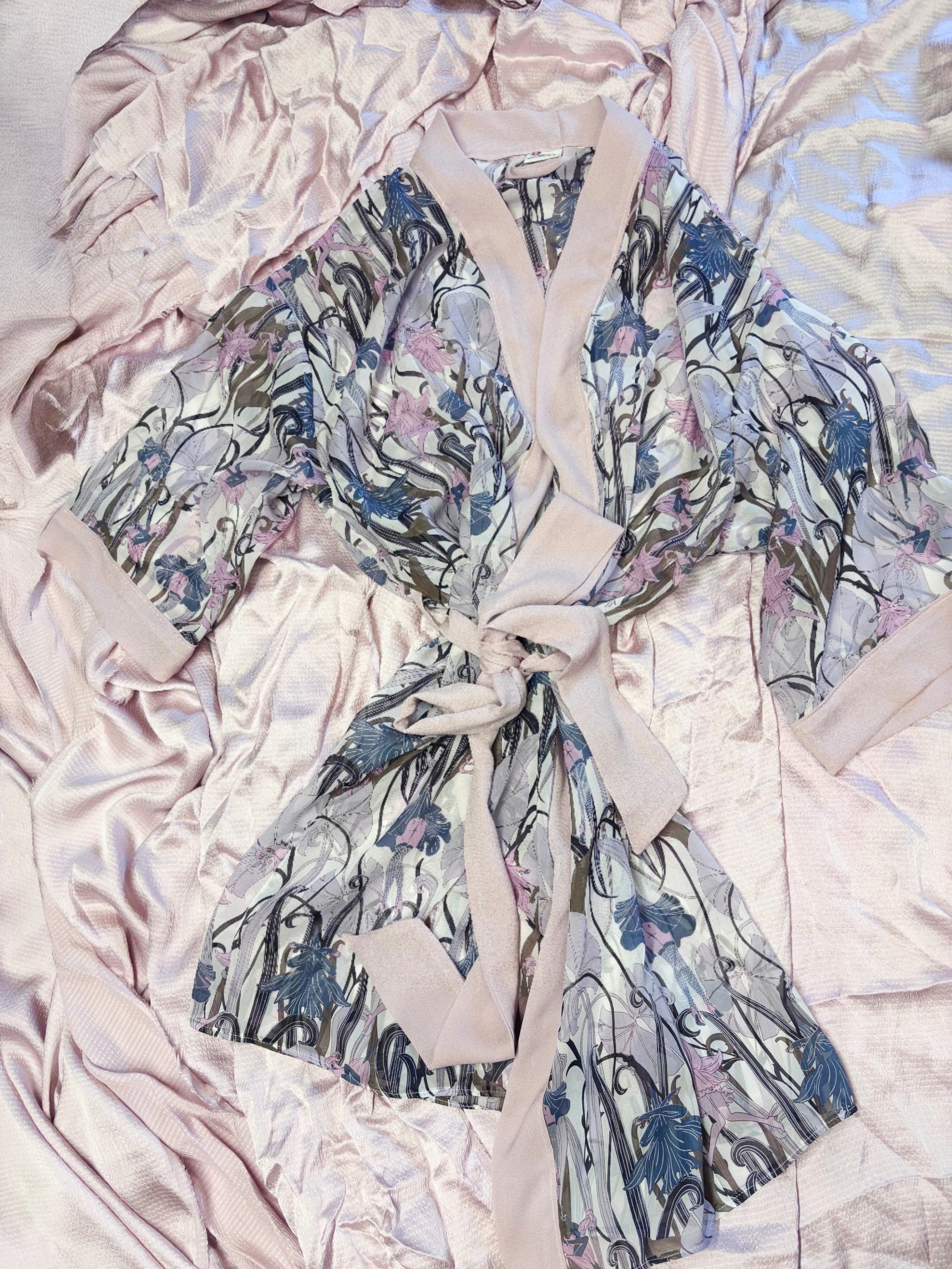 Luxury 100% Silk Floral Kimono Robe – Romantic Bedroom Dressing Gown