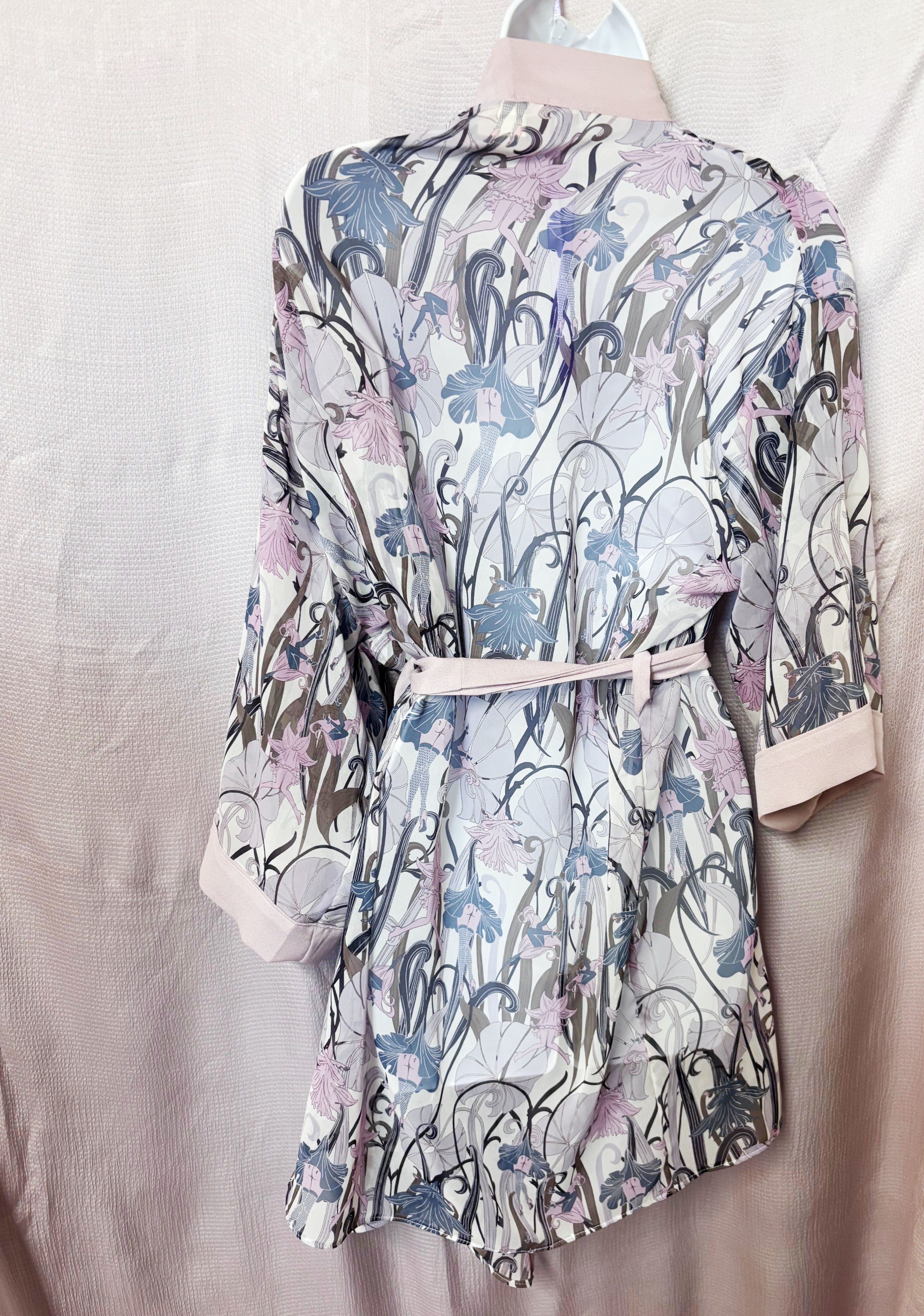 Luxury 100% Silk Floral Kimono Robe – Romantic Bedroom Dressing Gown