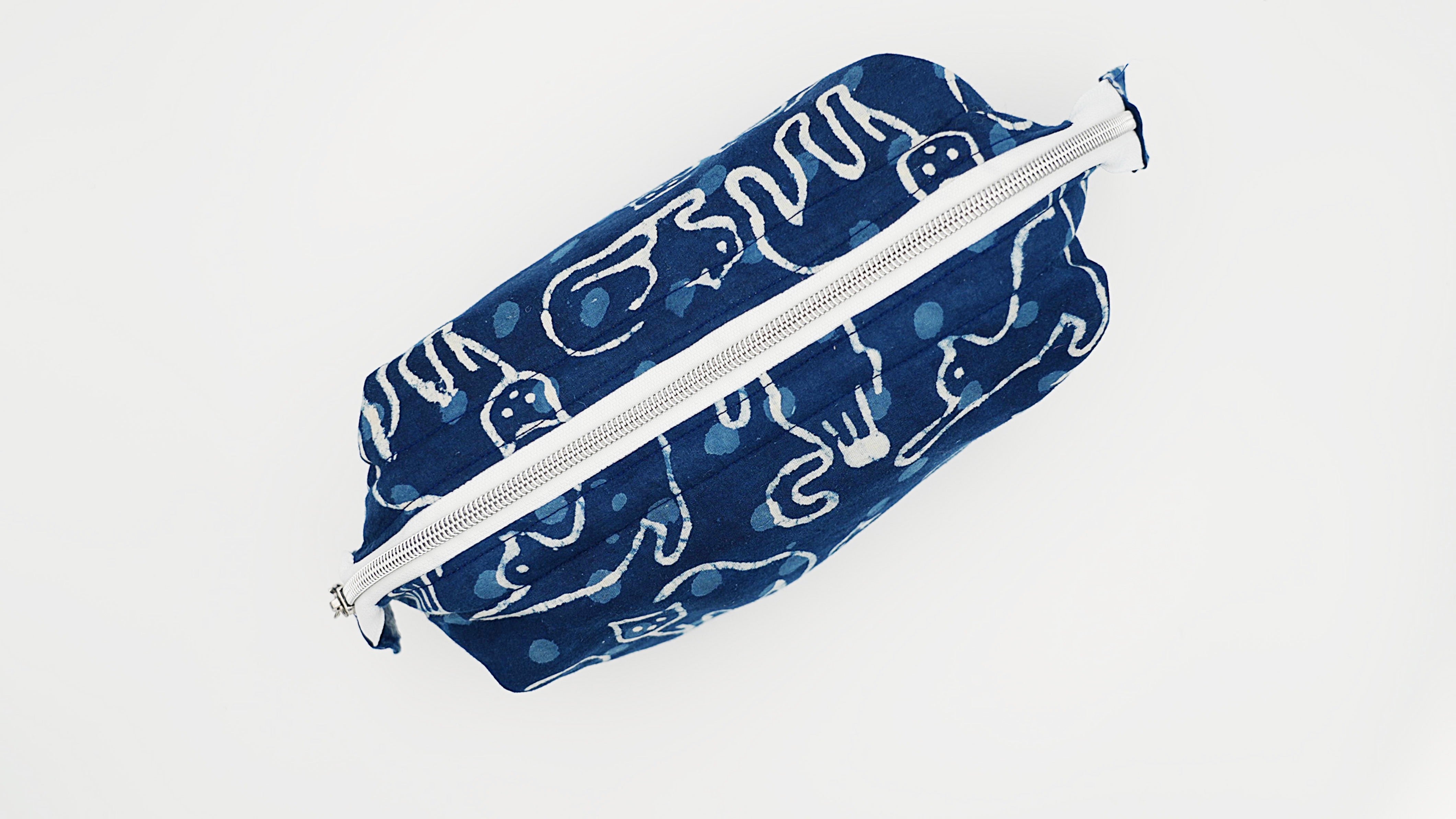 Indigo Cat Print Wash toiletries Bag