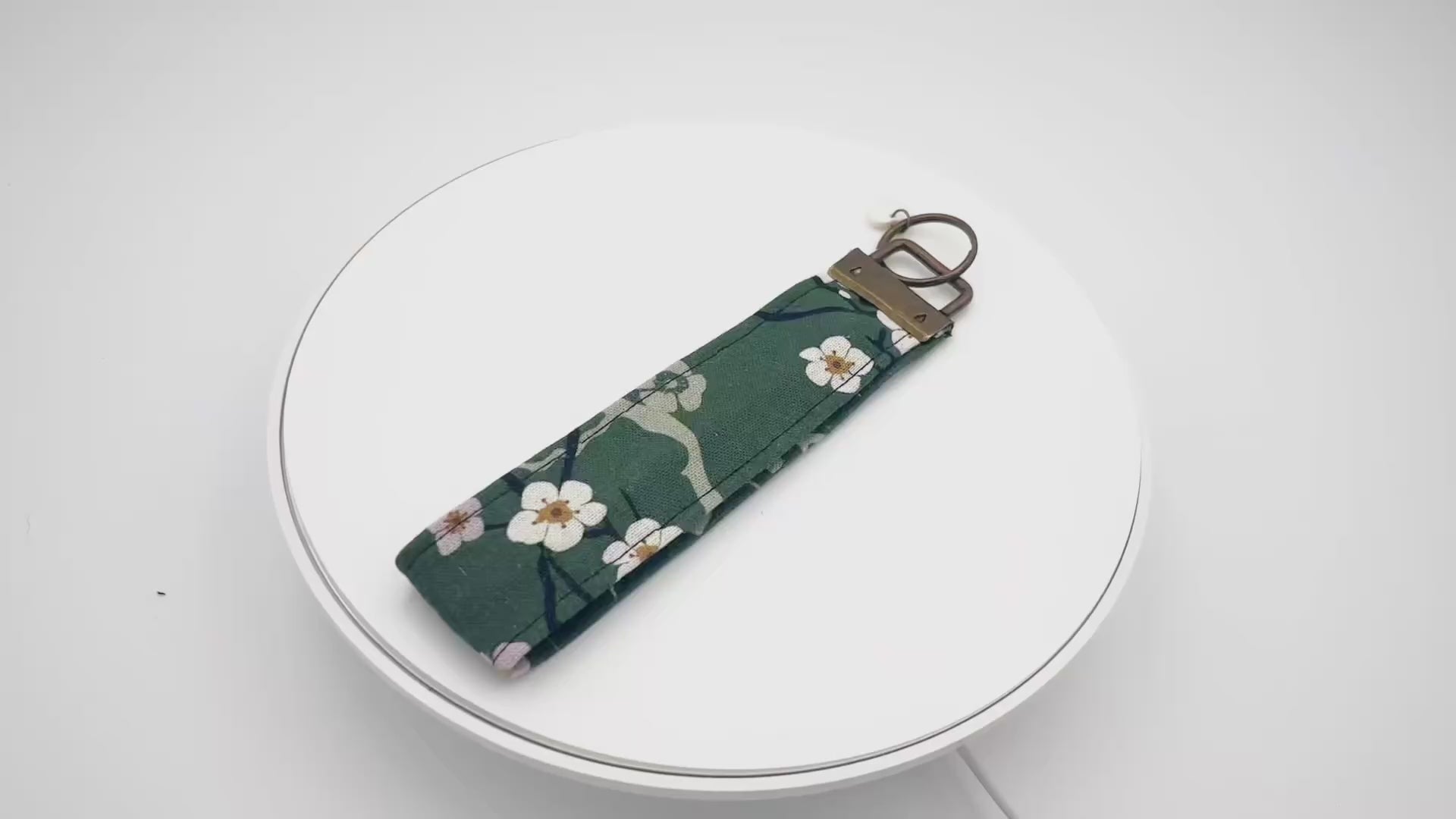Load video: Handmade Green Linen Keyring Wristlet – Eastern Escape Collection